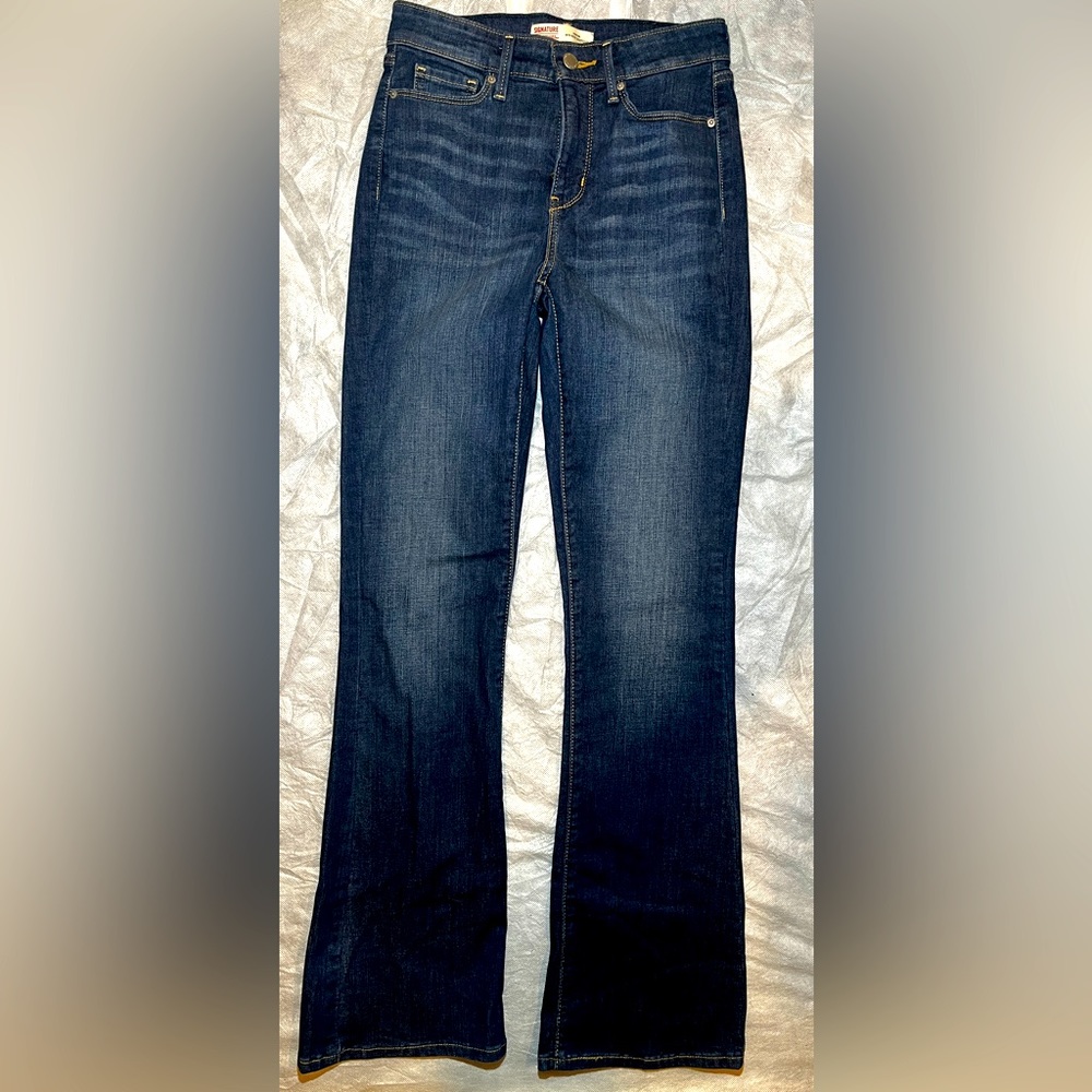 Levi Signature mid-rise bootcut jeans